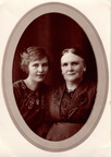 Mor och dotter från Skärlunda