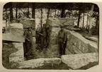 Tre män  pausar vid källarbygge Vägstorp Ulrika 1927