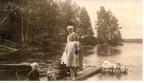 Anni (Karlsson) i Bergvik tvättar i sjön Sommen